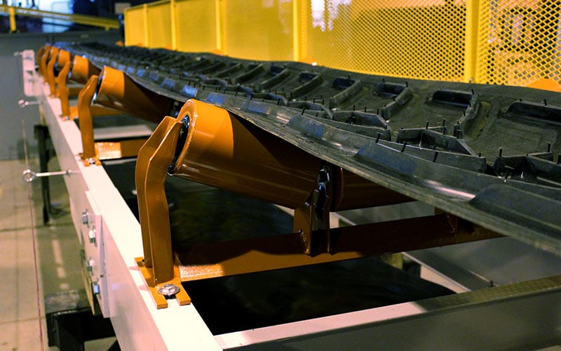 Belt Conveyor With Cleated Belting