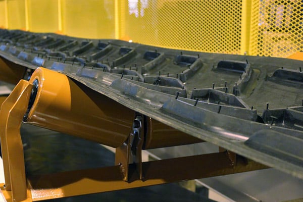 Incline Conveyor with Cleated Belting